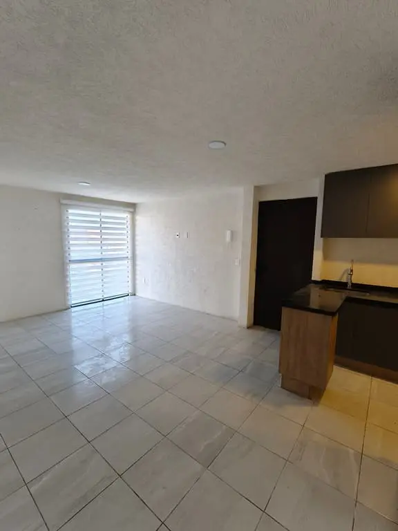 Departamento 1er piso Zona central nueva con hermosos jardines — foto 4