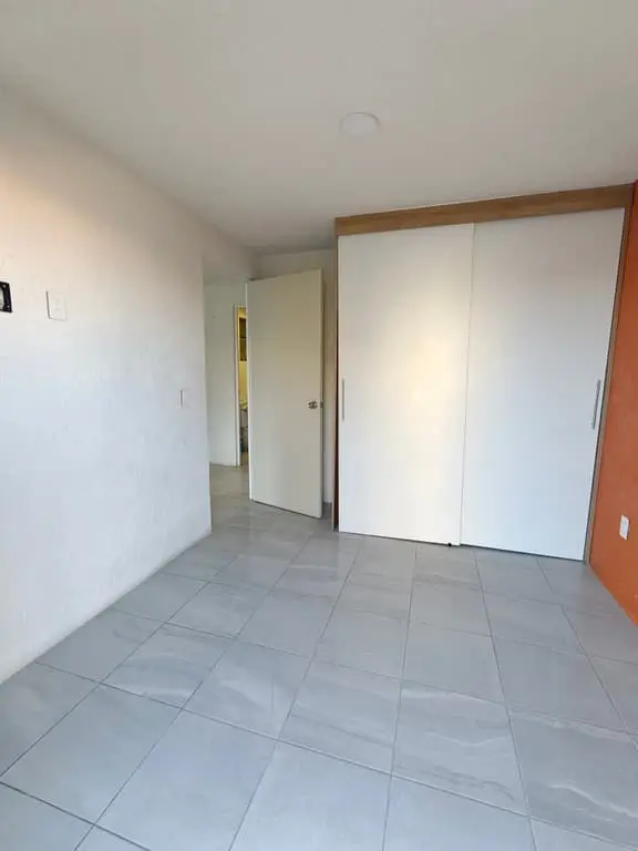 Departamento 1er piso Zona central nueva con hermosos jardines — foto 6