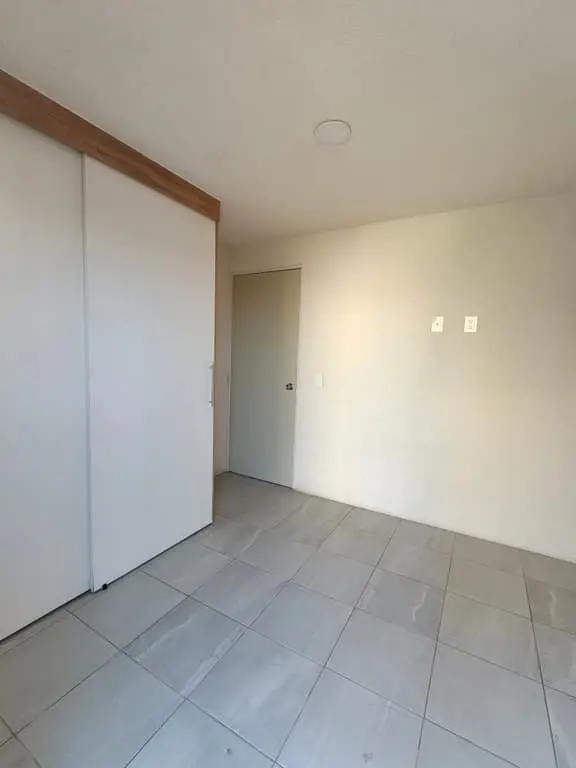 Departamento 1er piso Zona central nueva con hermosos jardines — foto 8