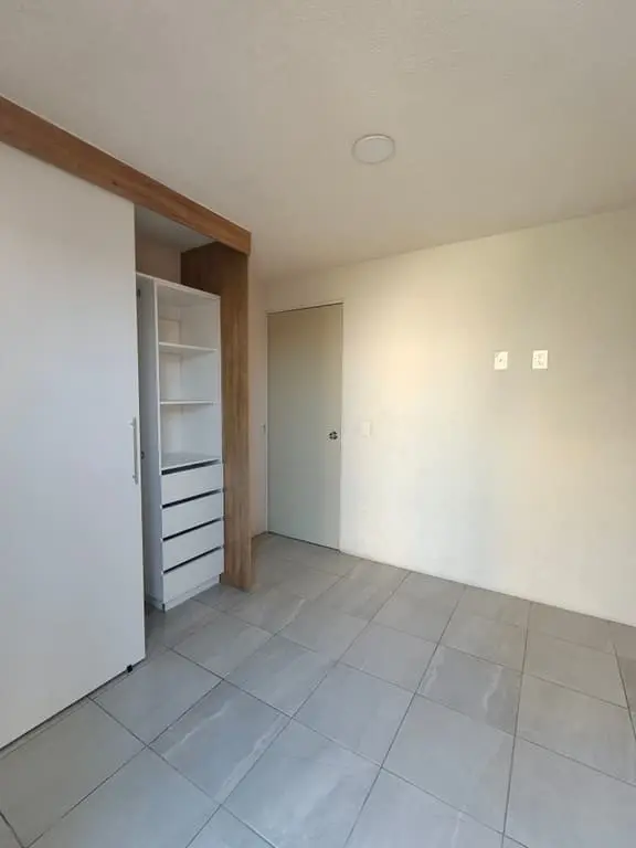 Departamento 1er piso Zona central nueva con hermosos jardines — foto 9