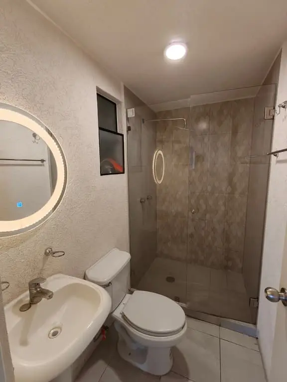 Departamento 1er piso Zona central nueva con hermosos jardines — foto 10