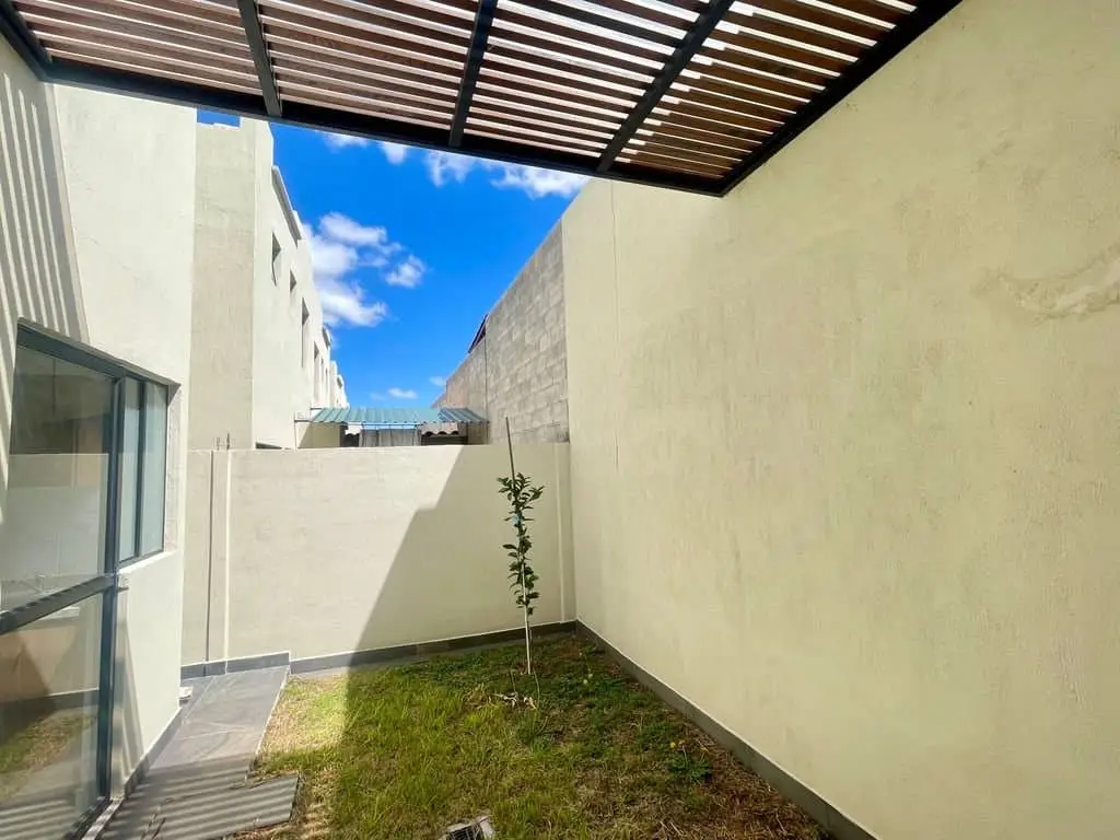 Casa en Renta Capital Sur Cerca Parque Industrial Bernardo Quintana y Centro Sur — foto 11