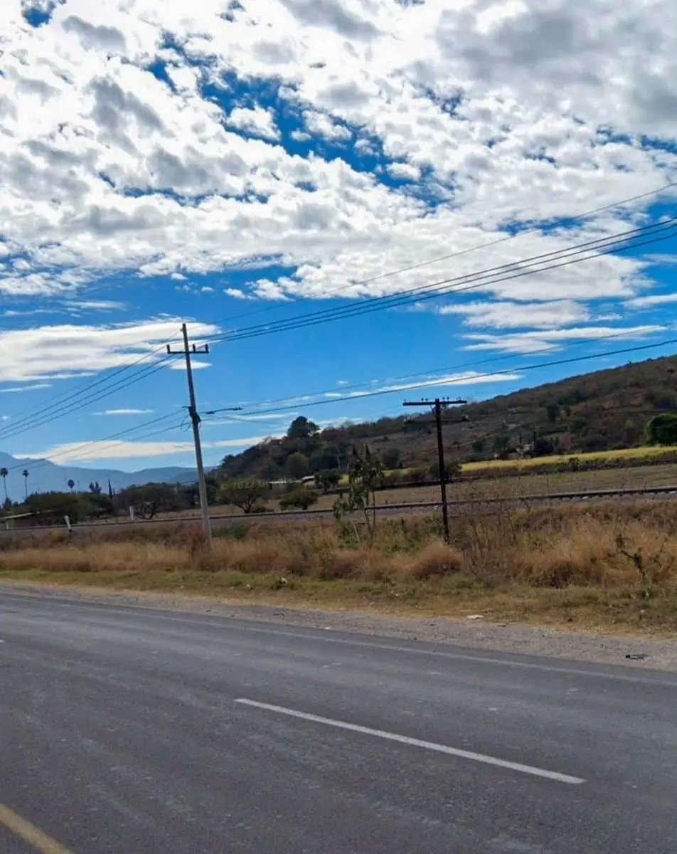 Terreno en Venta sobre Carretera San Isidro Mazatepec 2 Has. Ideal Bodega/Nave — foto 2