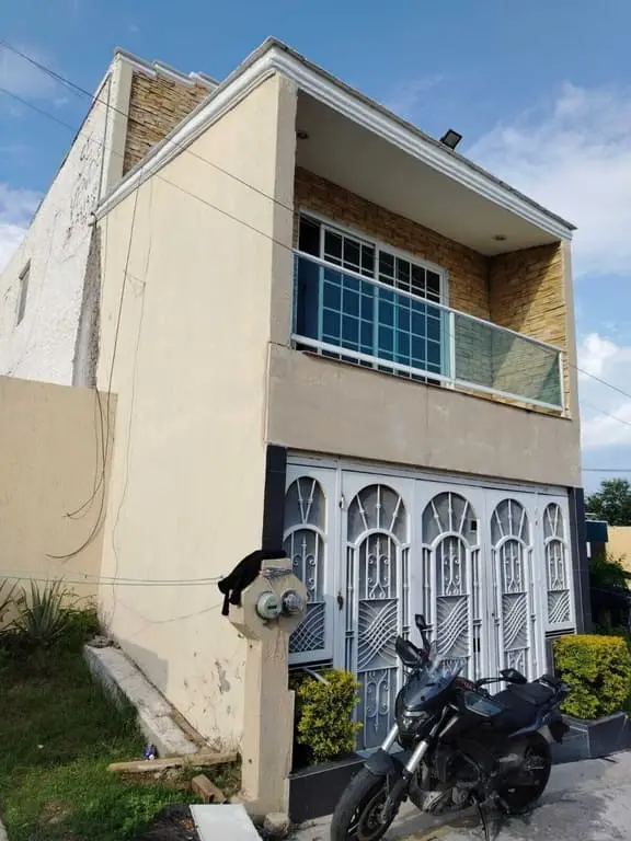 Lomas del Sur Bonita Casa con Ampliacion de 3 Pisos
