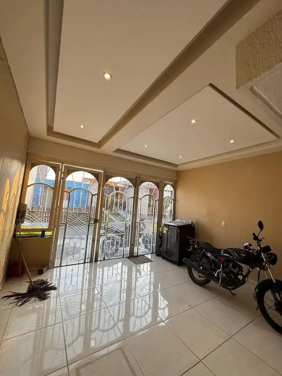 Lomas del Sur Bonita Casa con Ampliacion de 3 Pisos — foto 3