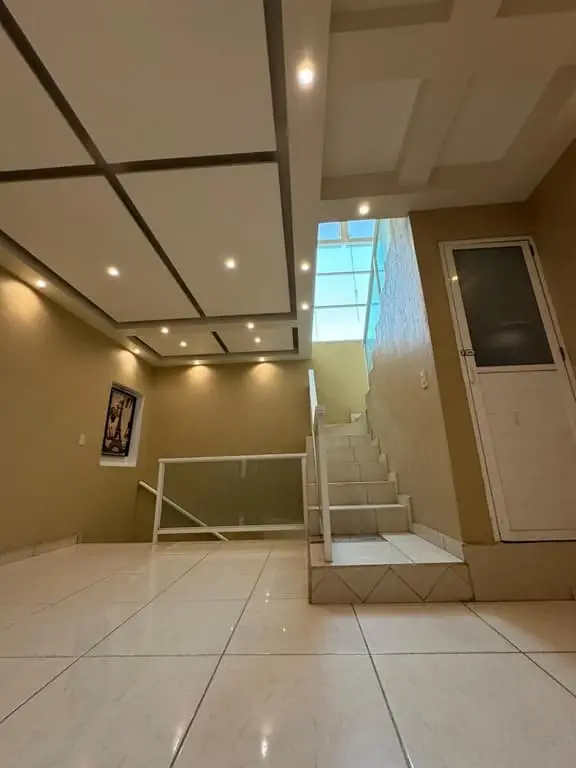 Lomas del Sur Bonita Casa con Ampliacion de 3 Pisos — foto 4