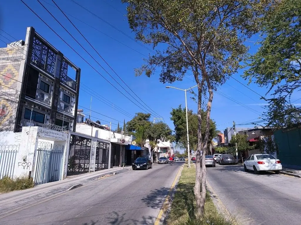 Zapopan edificio de departamentos sobre avenida guadalajara — foto 6