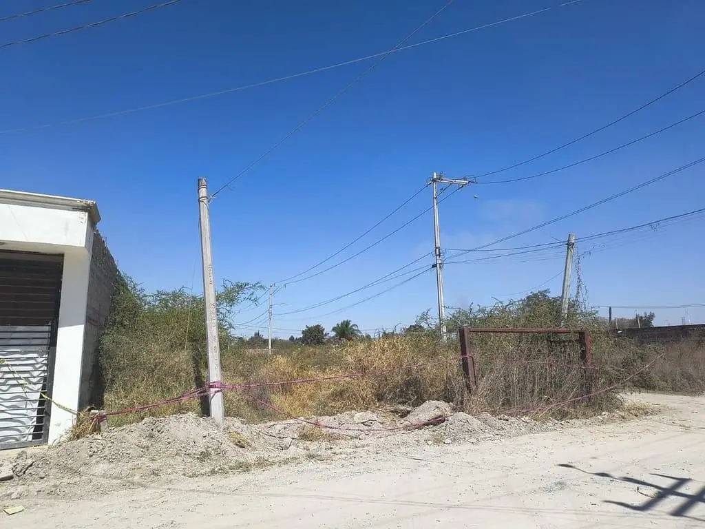 Terreno Cercano al Aeropuerto en Esquina — foto 2