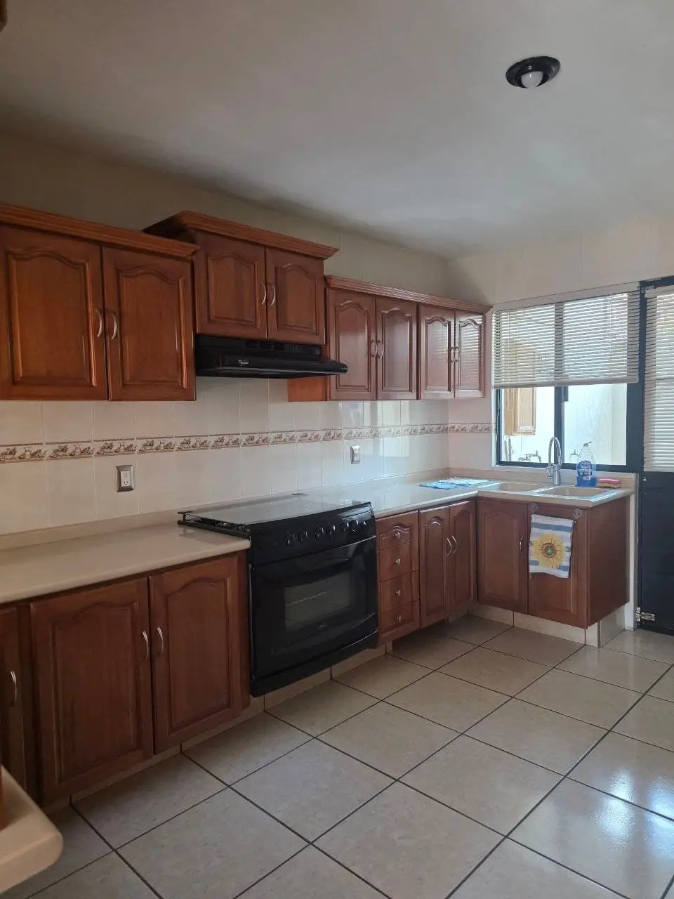 Excelente Casa con 240 m² de Terreno, 3 Recámaras en Venta cerca de Ciudad Bugambilia — foto 5