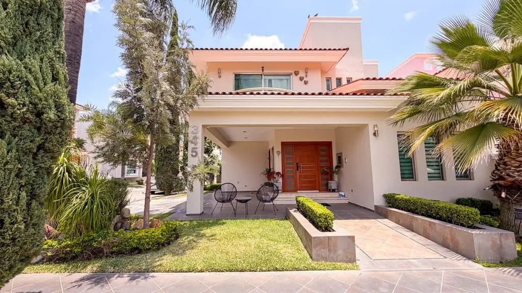 Casa en Renta Amueblada y Venta en Jardín Real, Coto Valle del Rey, Zapopan. — foto 2