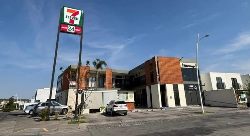 Local comercial con tienda ancla
