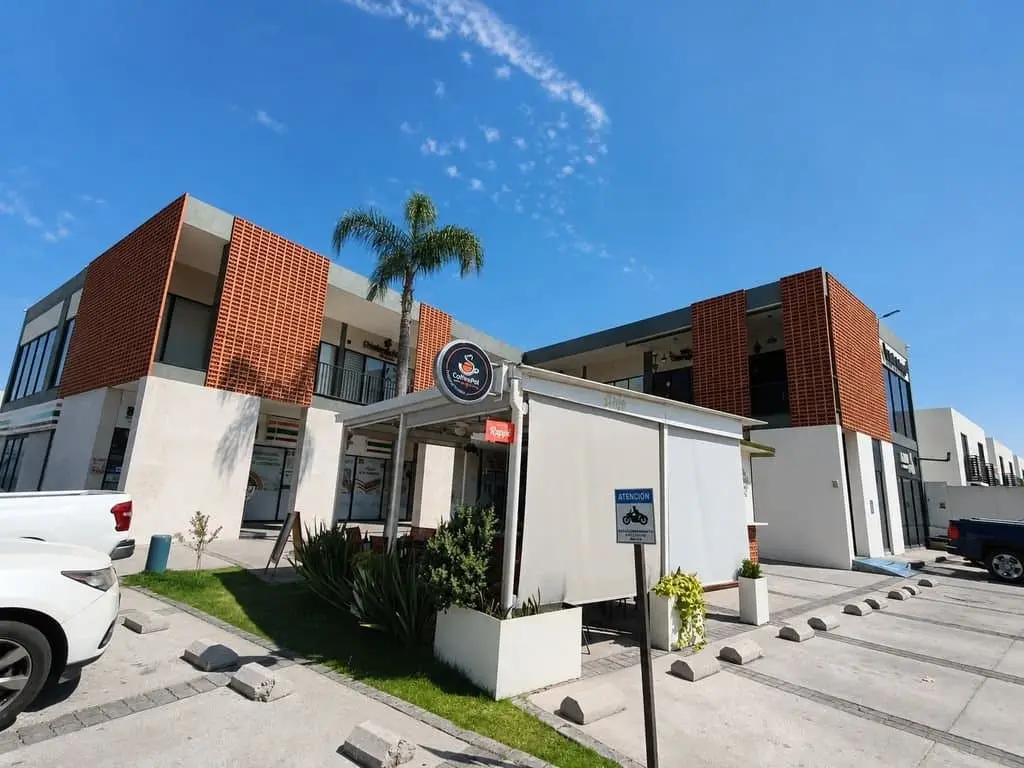 Local comercial con tienda ancla — foto 2