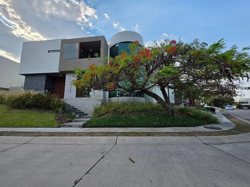 Residencia de Lujo en Esquina Frente a Parque en Venta en Puerta Plata — foto 3