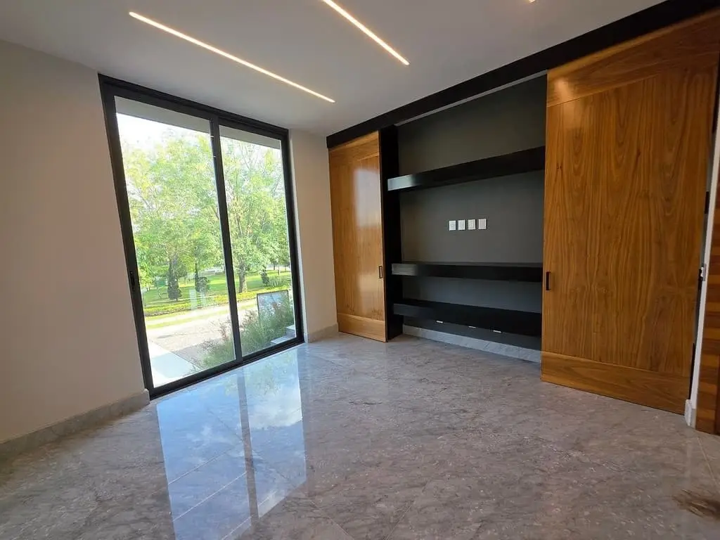 Residencia de Lujo en Esquina Frente a Parque en Venta en Puerta Plata — foto 4