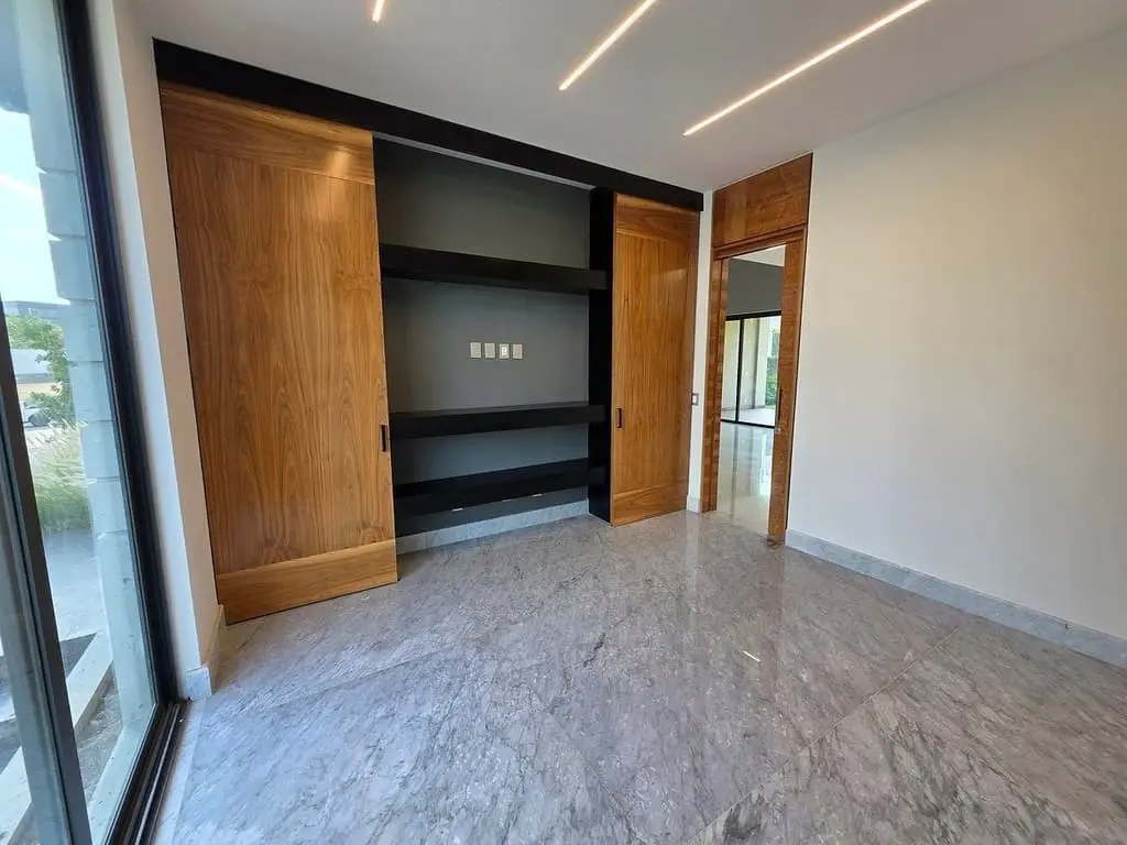 Residencia de Lujo en Esquina Frente a Parque en Venta en Puerta Plata — foto 7