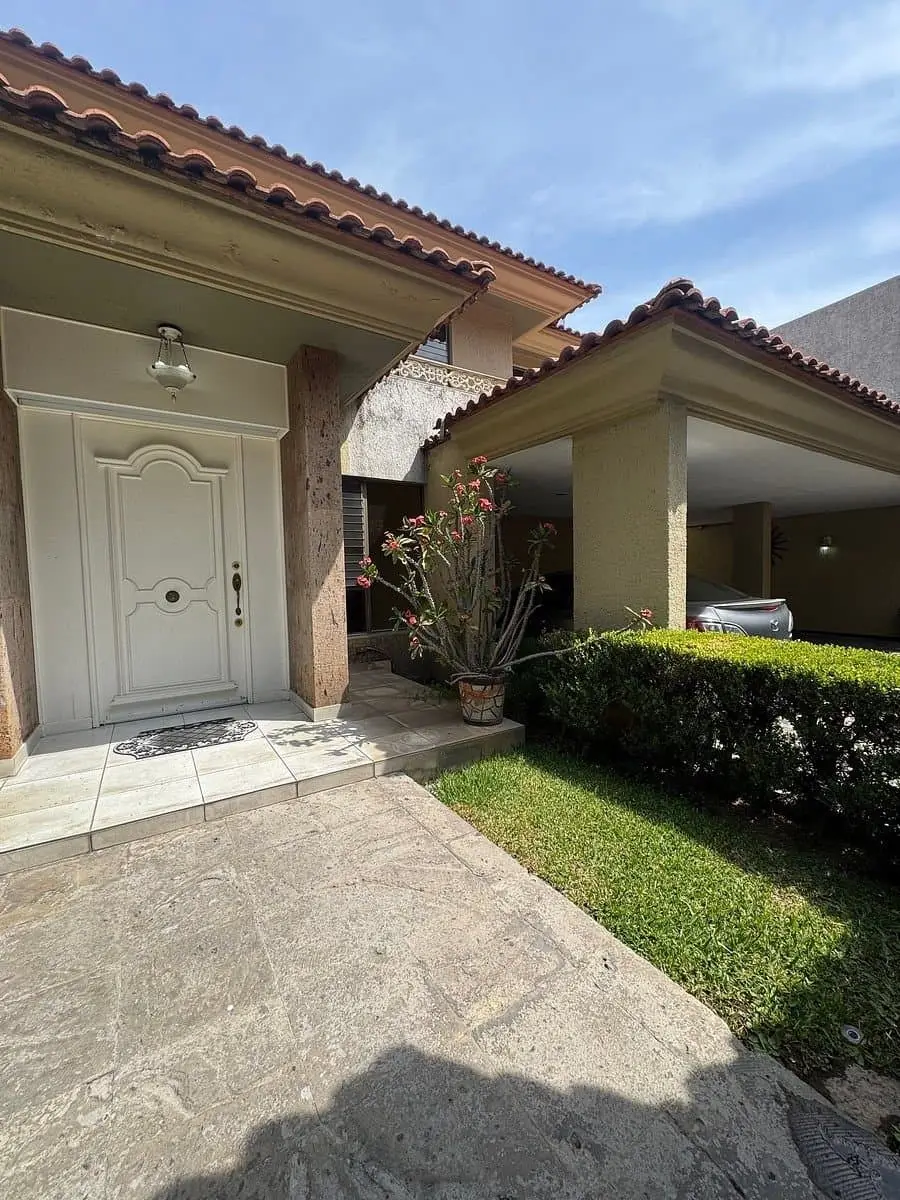 Casa en venta en Colomos Patria. — foto 2