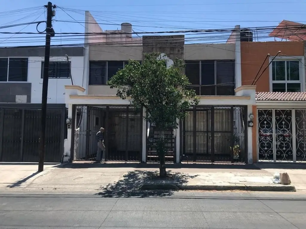 Propiedad en Venta Col. Santa Elena Alcalde. $9,600,000