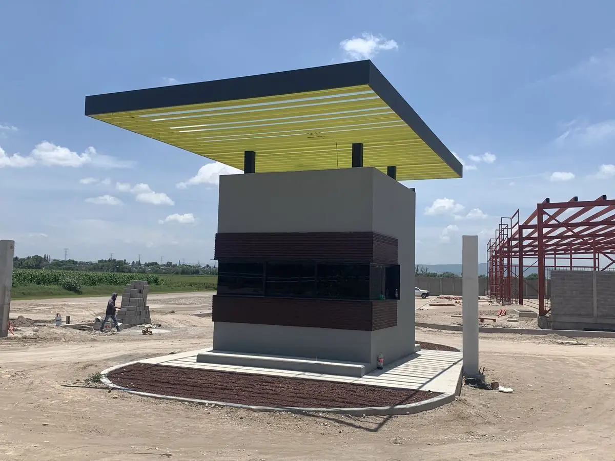 Venta de Naves Industriales a 500m de Toyota — foto 2