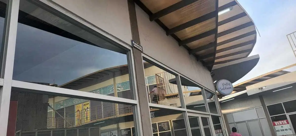 Locales Comerciales en Venta con Renta – ¡Inversión Garantizada! Corregidoa,Qro — foto 2