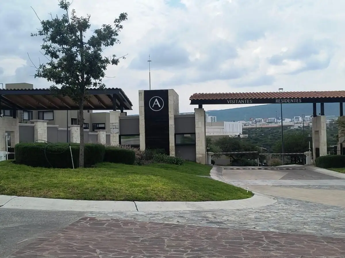 “Exclusividad y lujo en Lomas del Campanario Norte” — foto 2