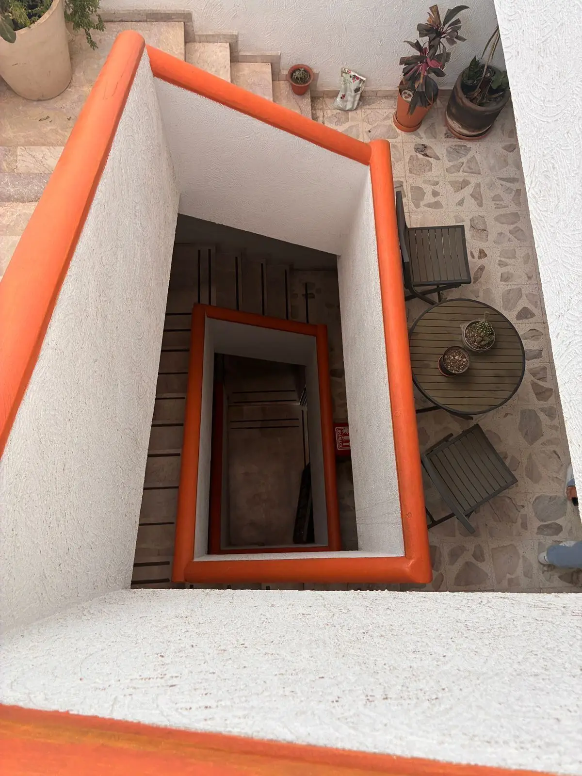 Edificio en Venta en Zona Céntrica | 3 Niveles con 8 Espacios y Estacionamiento — foto 2
