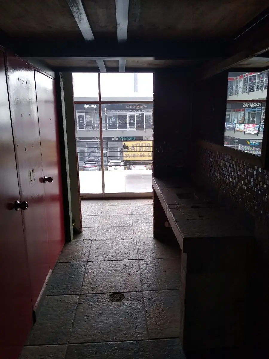 Locales en Renta Planta Baja 83m2 1er Piso 100m2 Zona el Refugio Qro. — foto 3