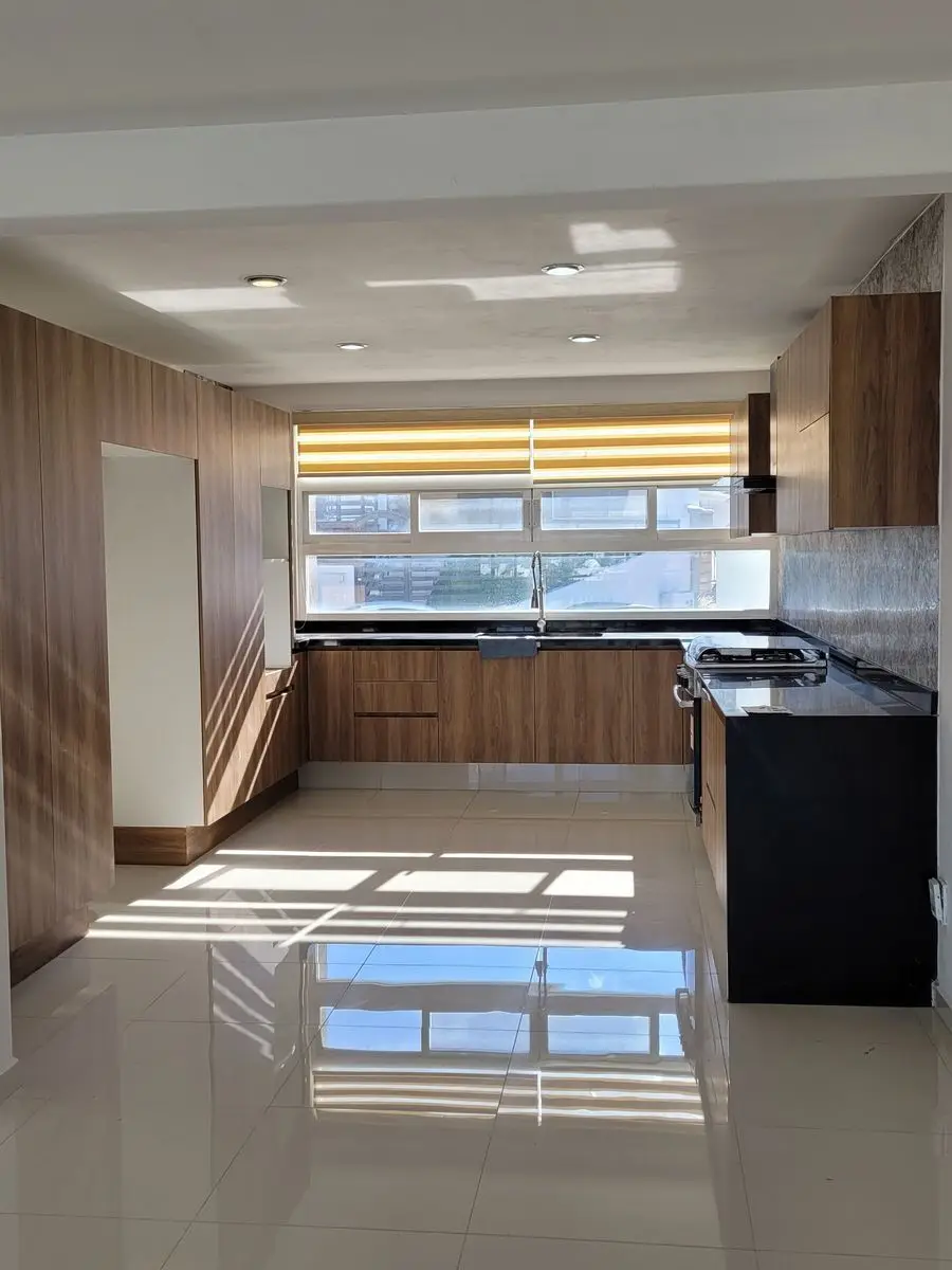 Compra Casa con Alberca en Cumbres del Lago — foto 2