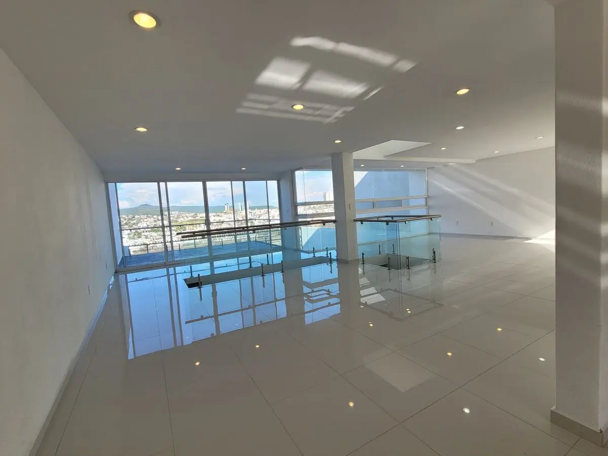 Compra Casa con Alberca en Cumbres del Lago — foto 3