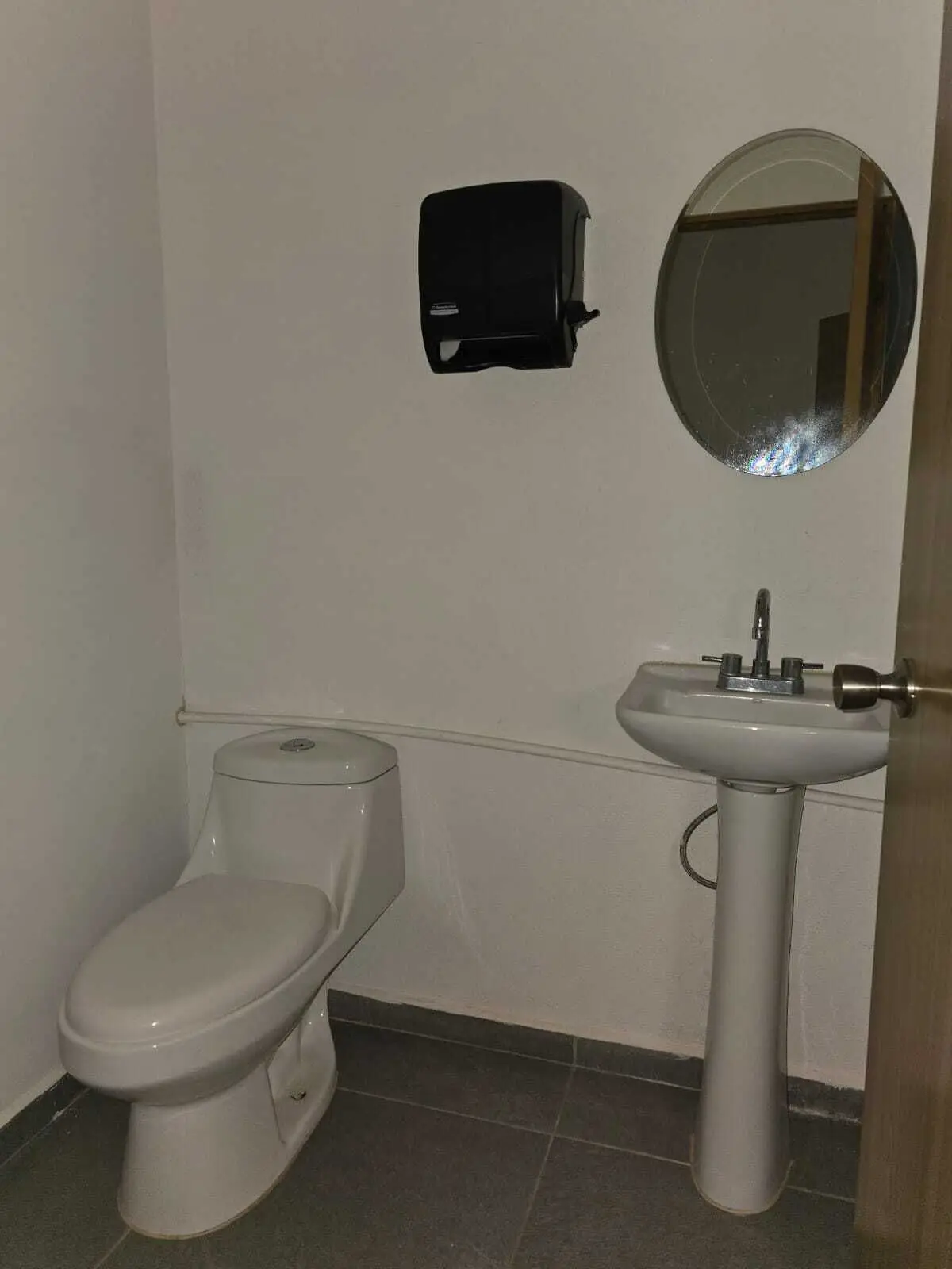 Local en renta en Irapuato, listo para consultorio o clínica. — foto 4