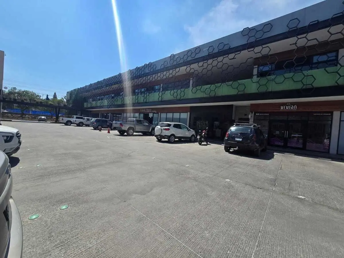 Locales de 55m2 en Plaza Comercial sobre Avenida — foto 3