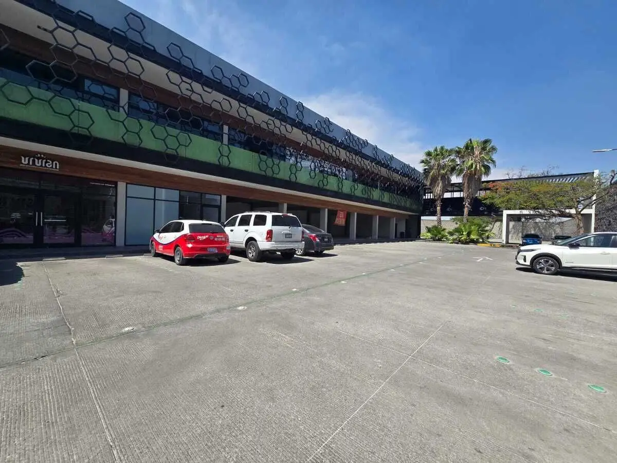 Locales de 55m2 en Plaza Comercial sobre Avenida — foto 4