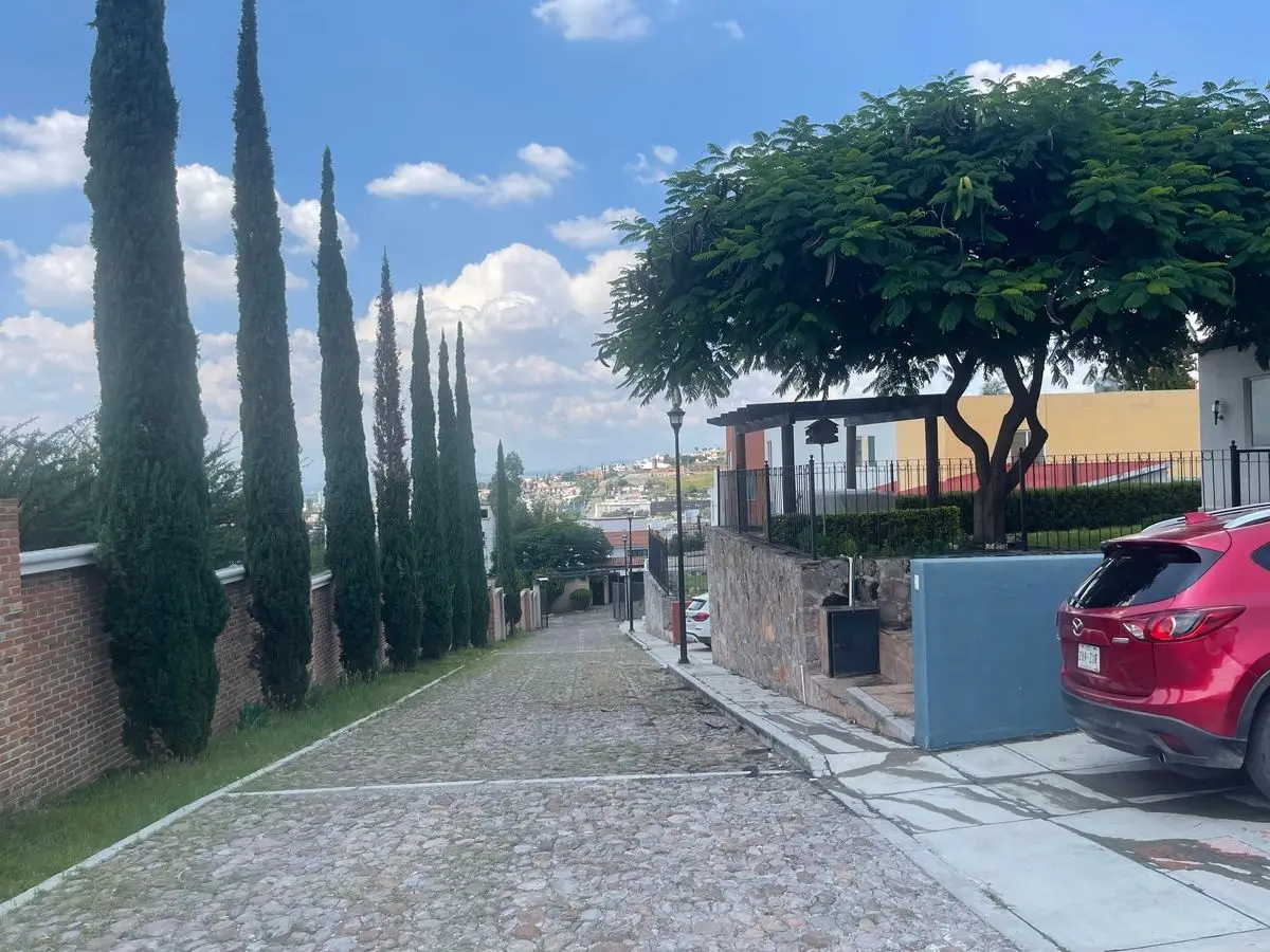 Casa en Venta de 1 Piso con Departamento Independiente — foto 2