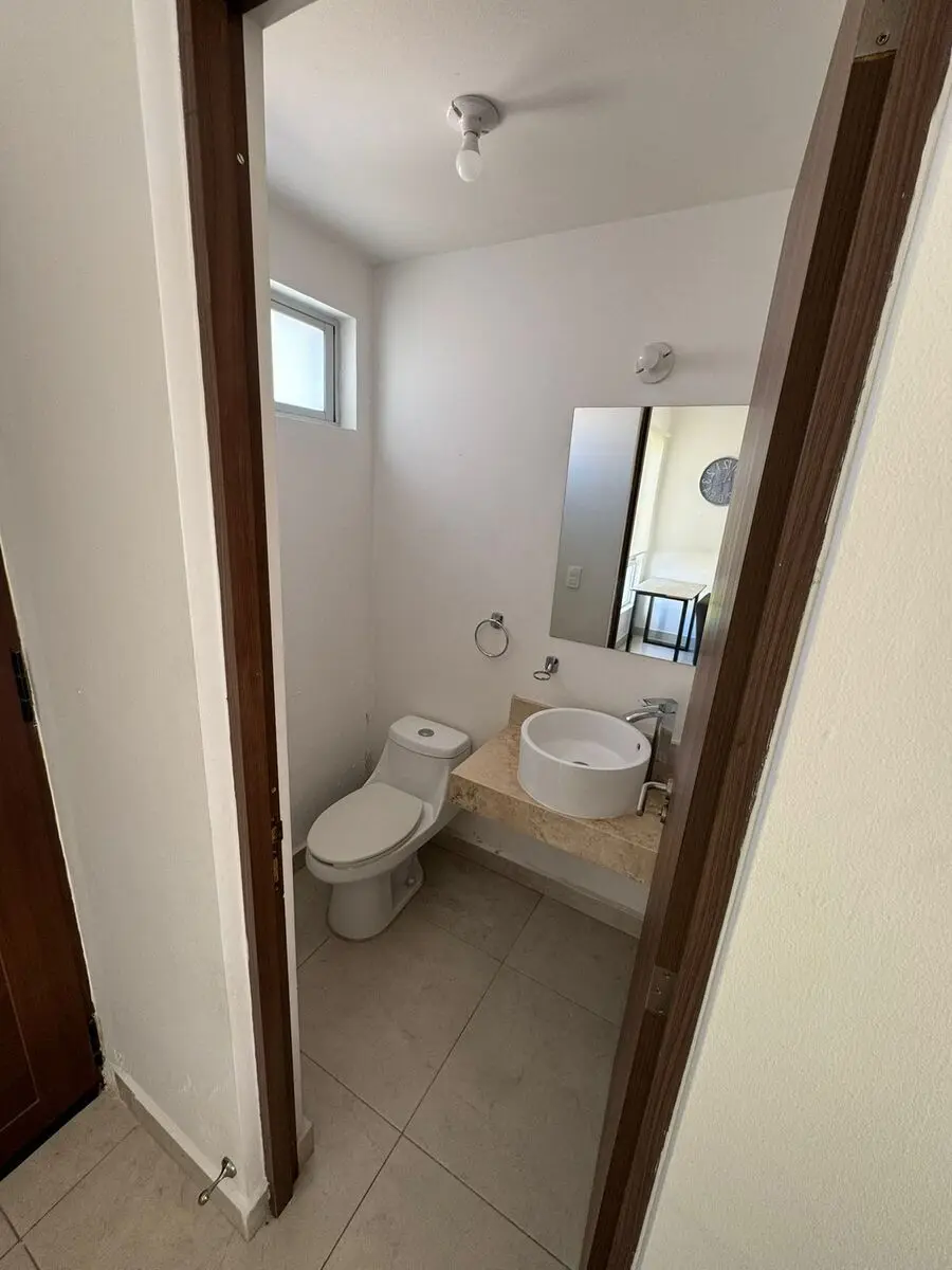 Casa con excelente ubicación y excedente de jardin !! — foto 5