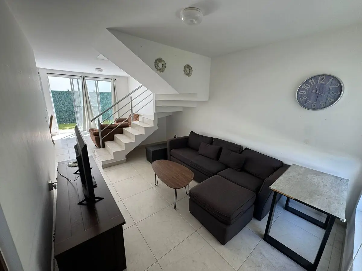 Casa con excelente ubicación y excedente de jardin !! — foto 6