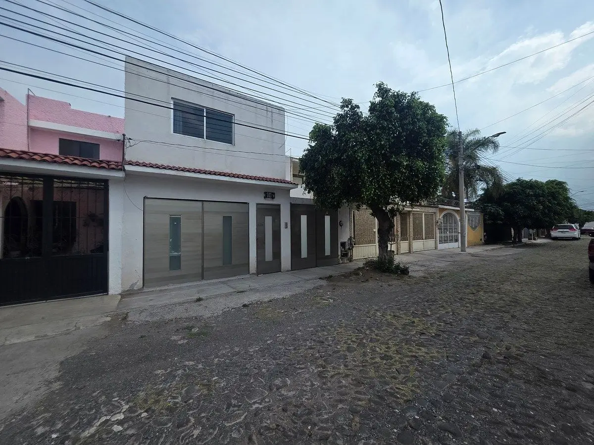 Casa a unos pasos del Tec de Mty en Qro.