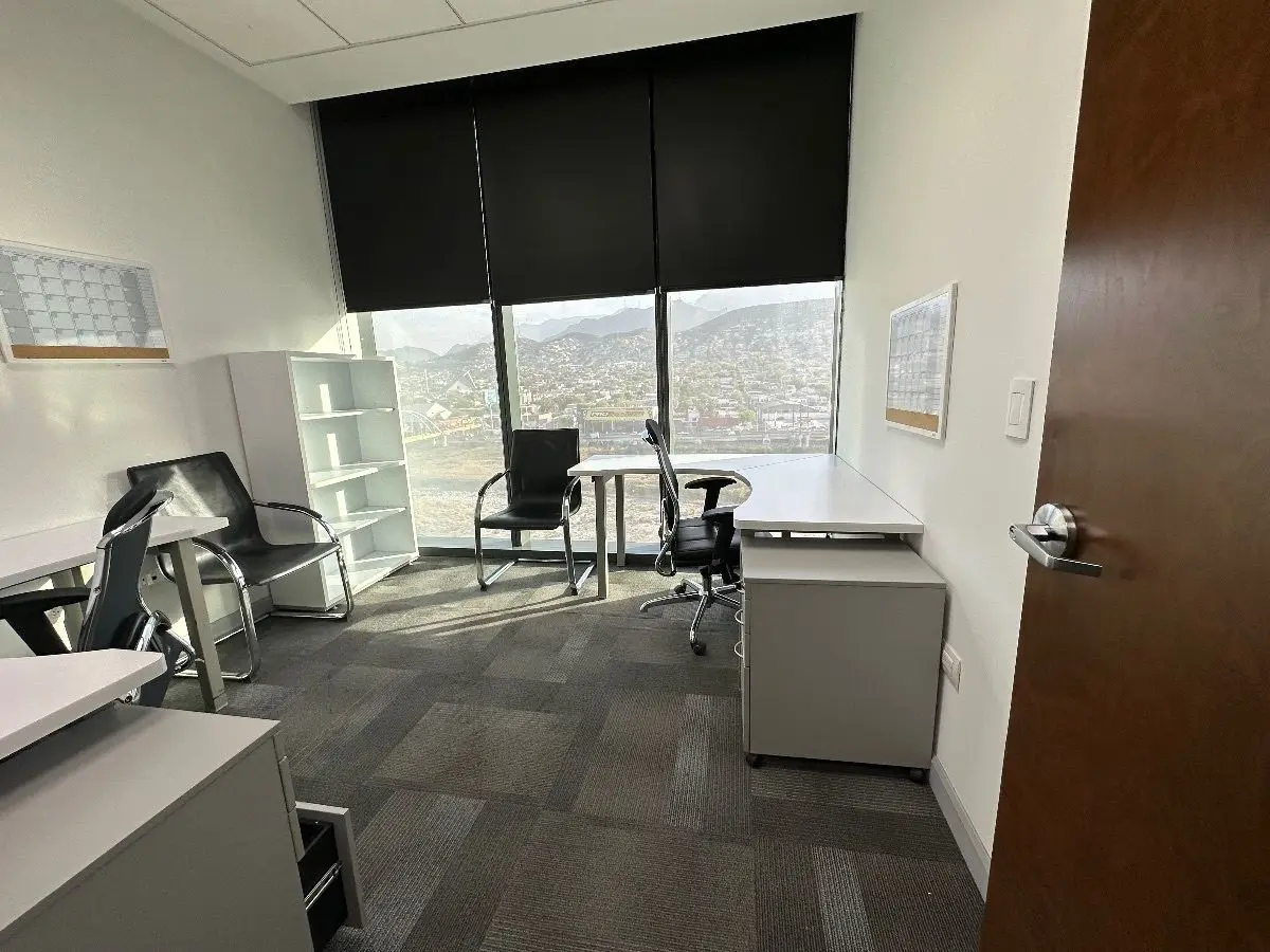 Oficina en renta amueblados servicios incluidos Pabellon M centro Monterrey