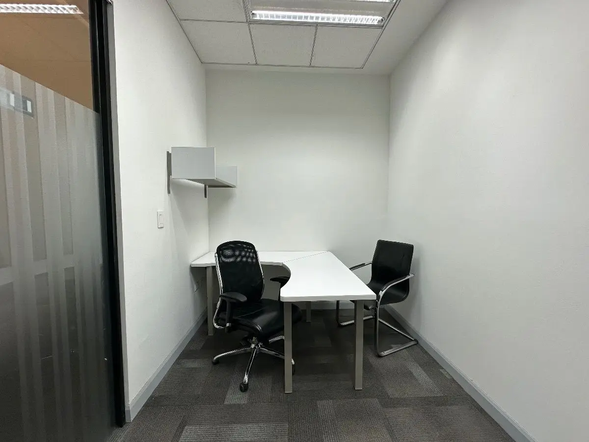 Oficina en renta amueblados servicios incluidos Pabellon M centro Monterrey — foto 4