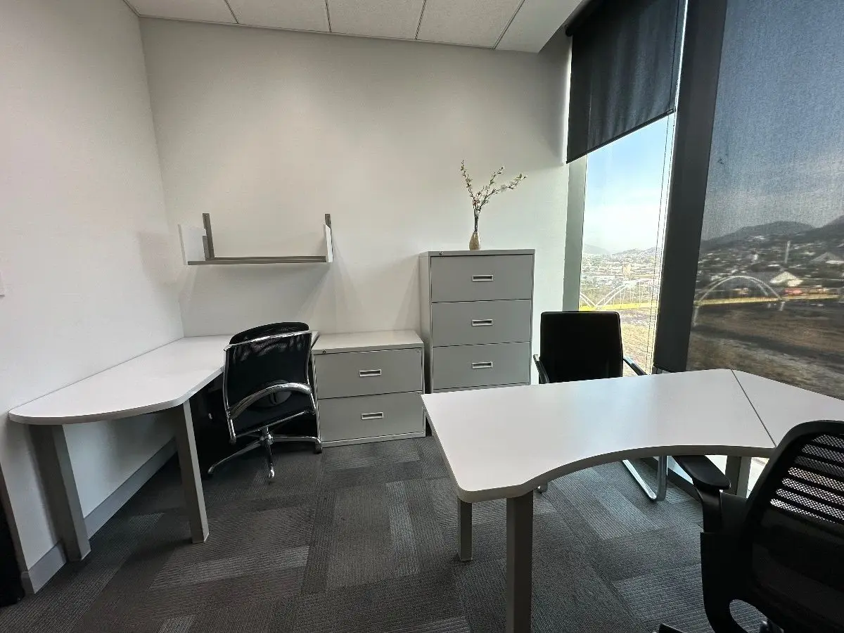 Oficina en renta amueblados servicios incluidos Pabellon M centro Monterrey — foto 5