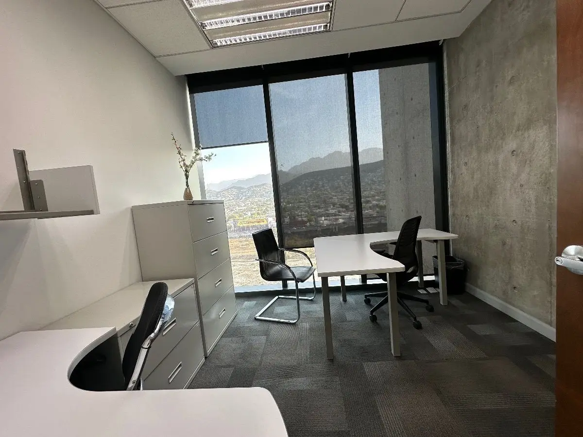 Oficina en renta amueblados servicios incluidos Pabellon M centro Monterrey — foto 6