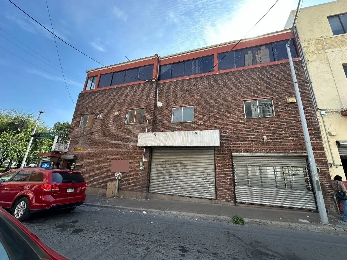Edificio en renta en esquina cerca de la Macro Plaza todo o en partes