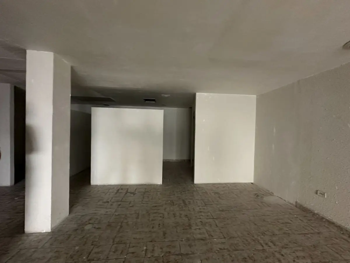 Edificio en renta en esquina cerca de la Macro Plaza todo o en partes — foto 4