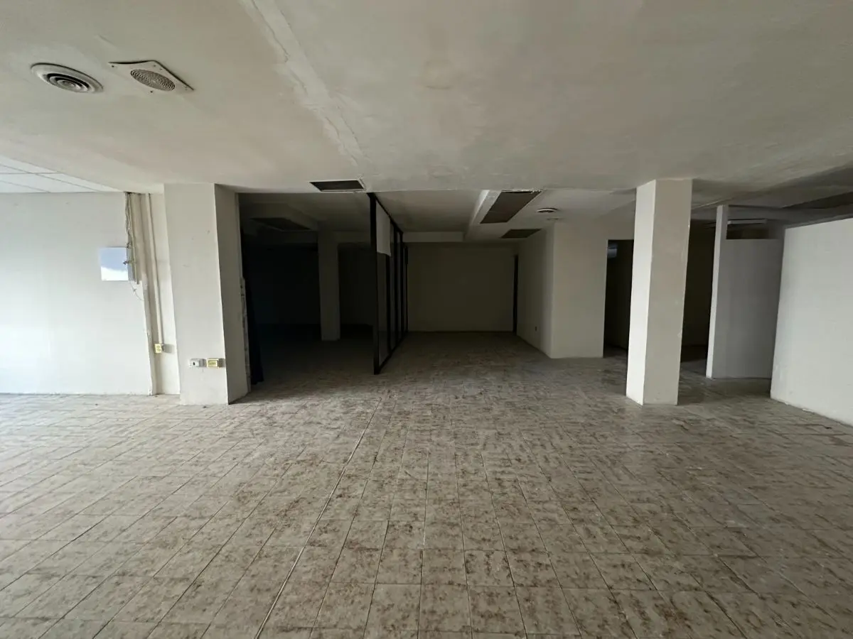 Edificio en renta en esquina cerca de la Macro Plaza todo o en partes — foto 6