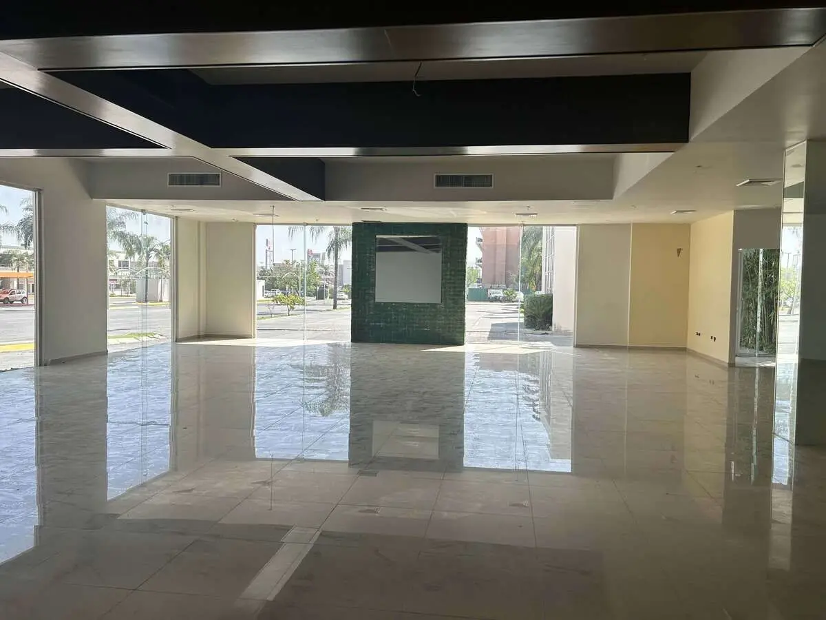 Local en renta para restuarante u otro sobre Ave Eugenio Garza Sada — foto 4
