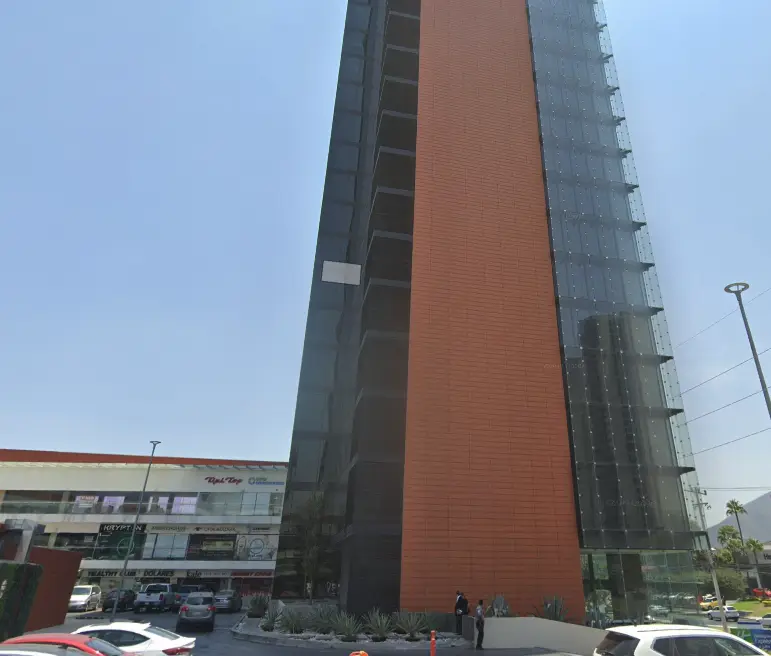 Oficina en renta con acabados de lujo en plaza comercial San Pedro Garza García