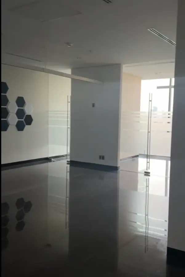 Oficina en renta con acabados de lujo en plaza comercial San Pedro Garza García — foto 5