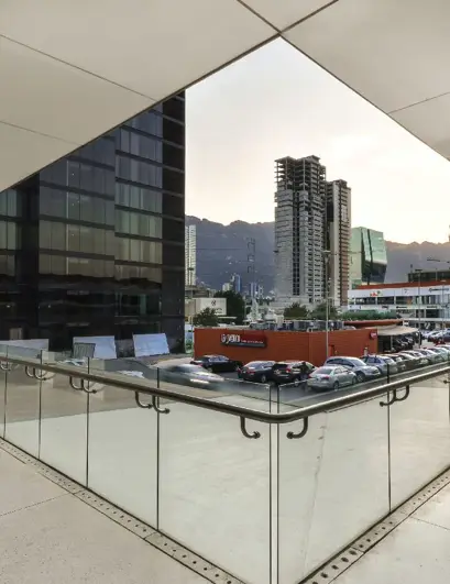 Oficina en renta con acabados de lujo en plaza comercial San Pedro Garza García — foto 6