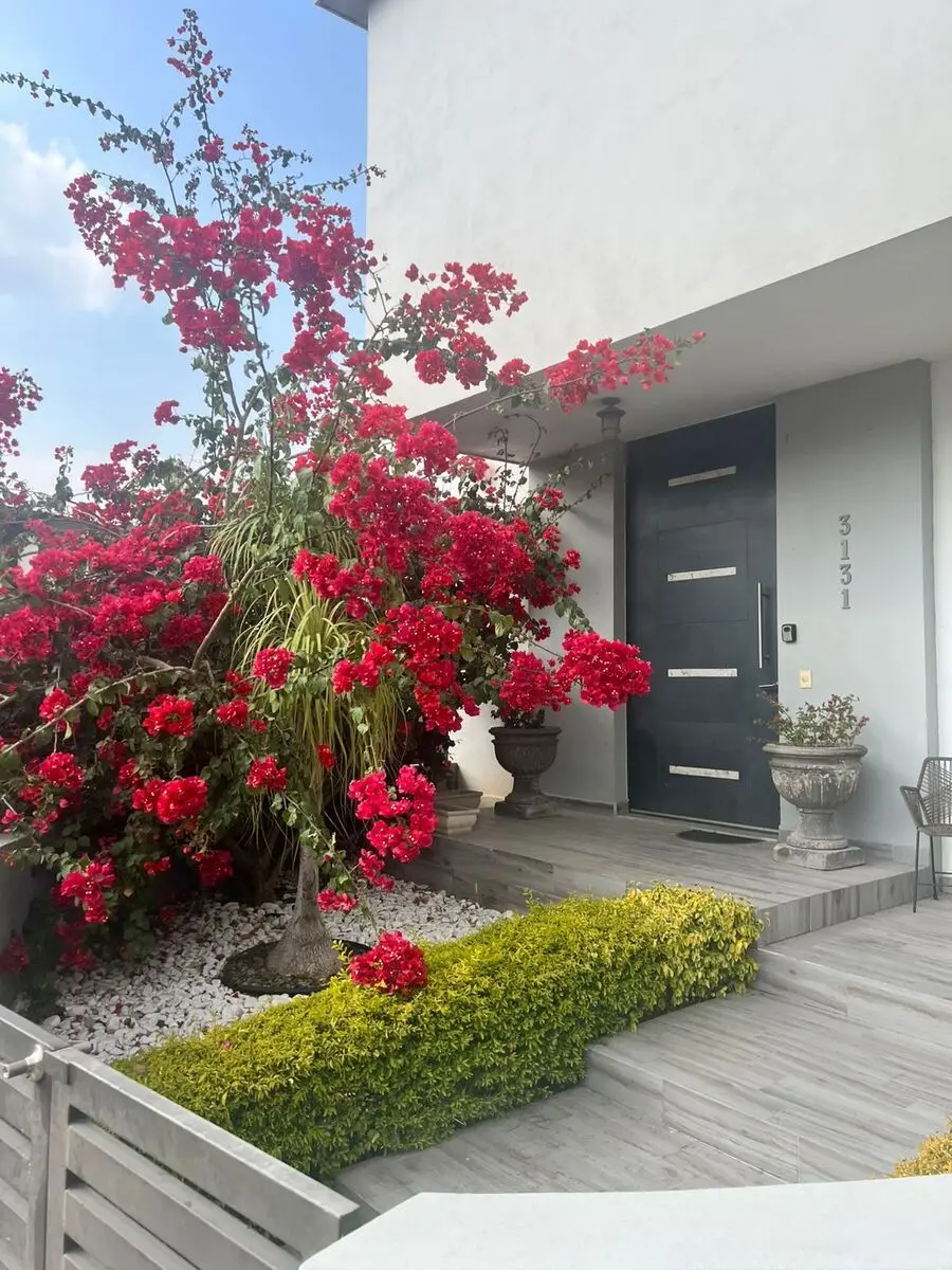Casa VENTA esq. frente a parque carca a San Pedro Col. Colinas del Valle Mty — foto 2