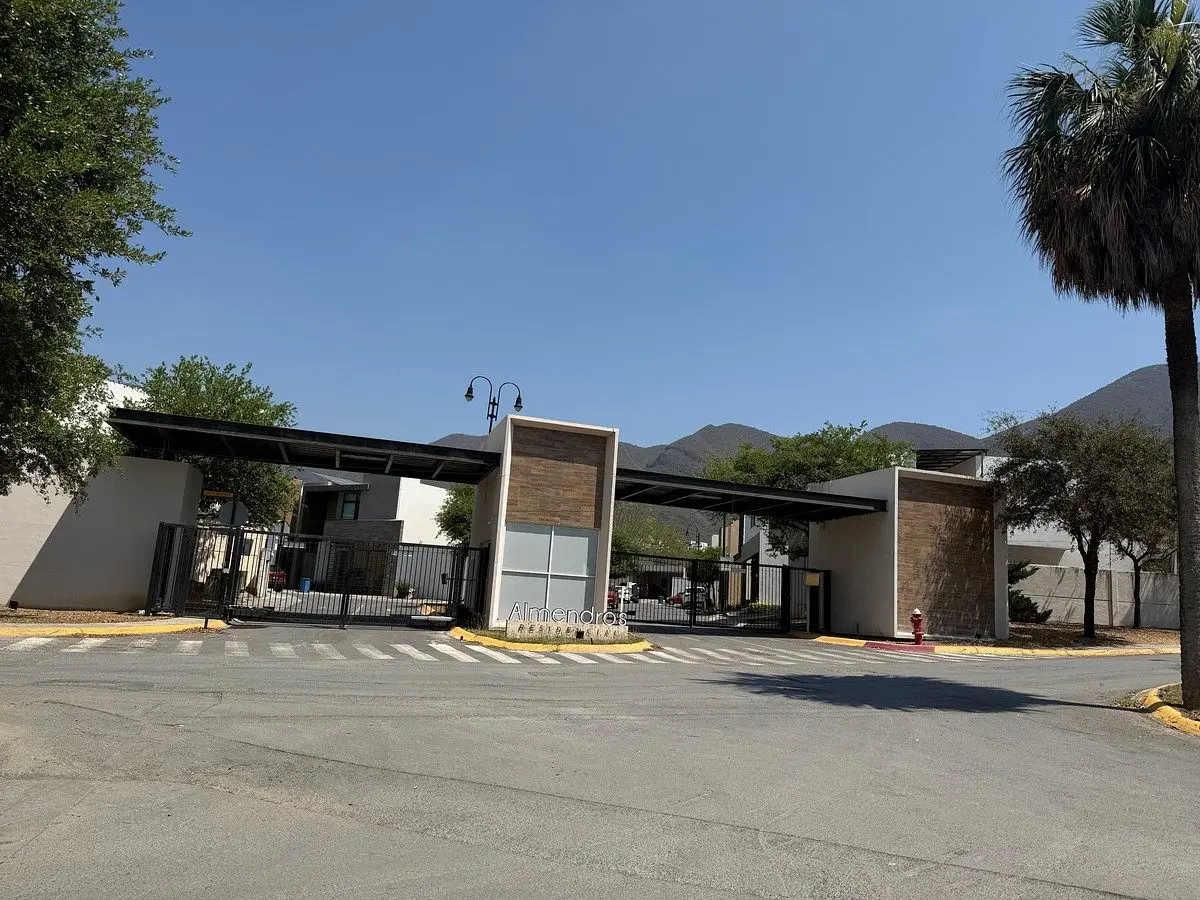Casa en venta, carretera nacional, el Uro fraccionamiento privado Mty — foto 2