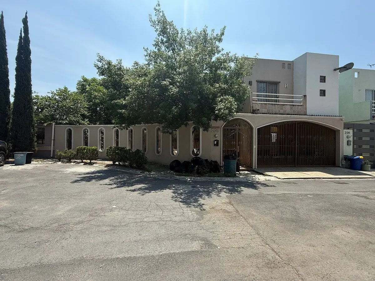 Casa en Renta con terreno excedente Priv puerta Anáhuac Escobedo — foto 3