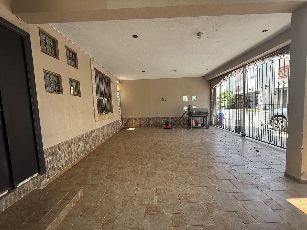 Casa en Renta con terreno excedente Priv puerta Anáhuac Escobedo — foto 4